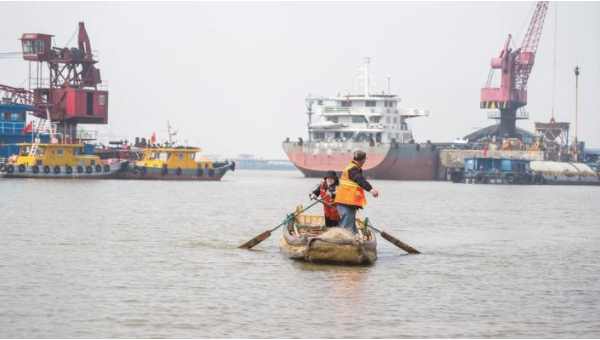退捕漁民費長中30多年堅持守護長江“母親河”